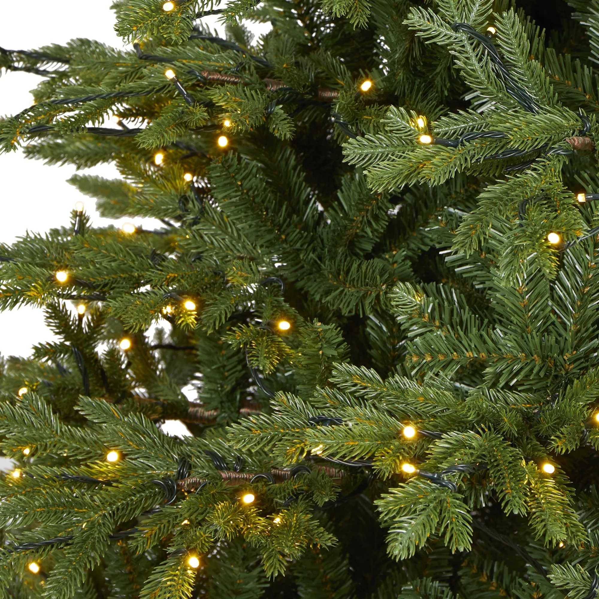 7.5’ Wyoming Spruce Artificial Christmas Tree with 650 Clear LED Lights and 1701 Bendable Branches